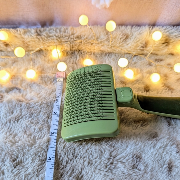 Retractable Dog Brush - Picture 12 of 14